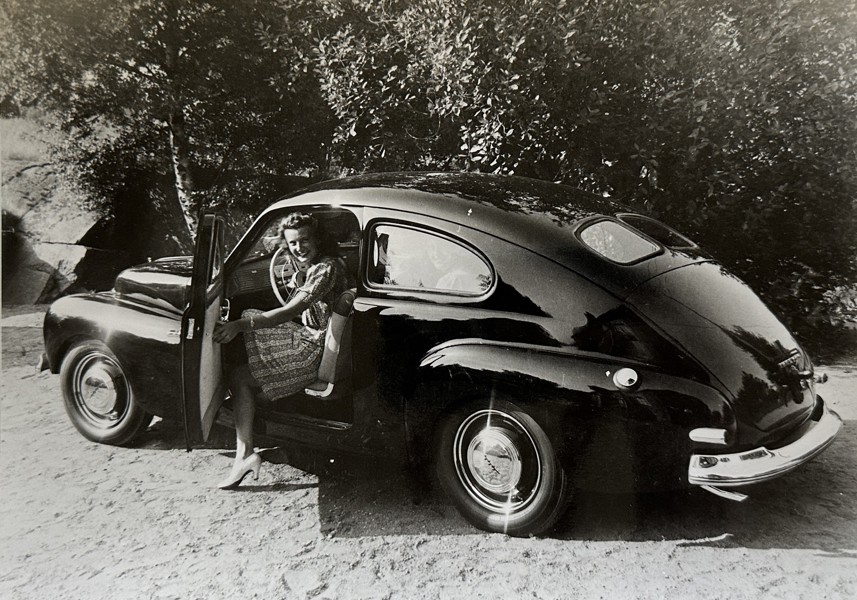 Black-and-white Photo - Old Black Car - 20th Century