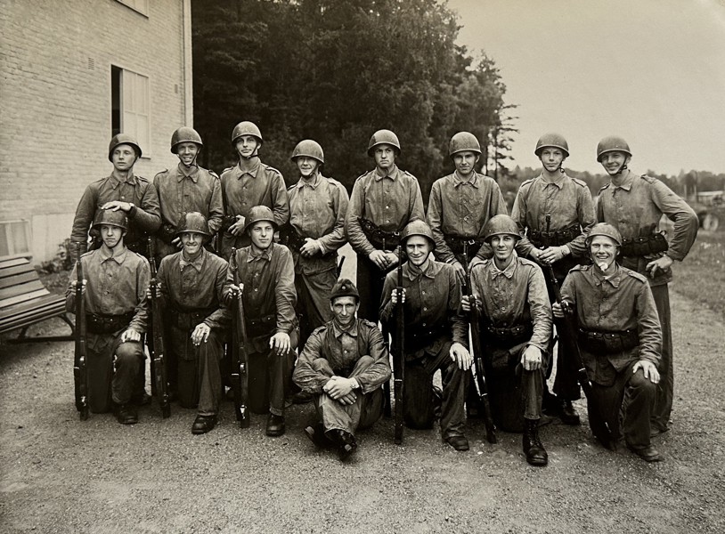 Old Photo - Group Portrait of Soldiers - 20th Century