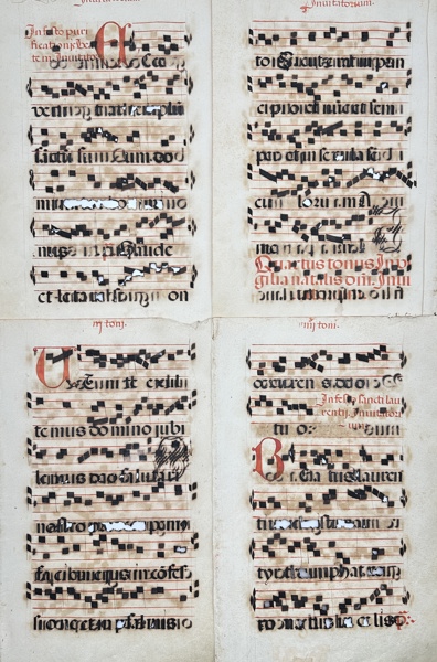 Latin antiphonary on paper with initials in red and black - Italy - 1600s