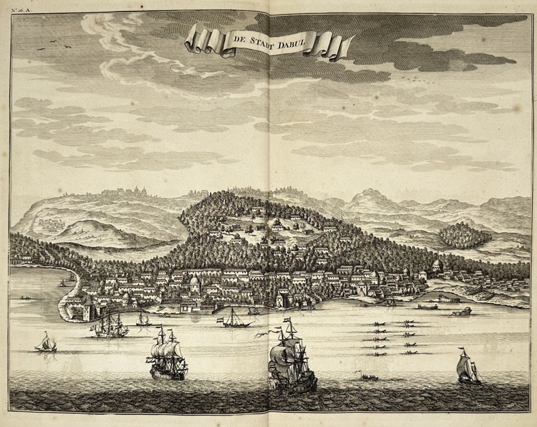 François Valentijn (1666–1727) – View of the City of Dabhol – Engraving (1726)