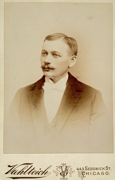 Cabinet Card - Vahlteich - Portrait of a Man with a Mustache - Chicago, USA - 19th Century